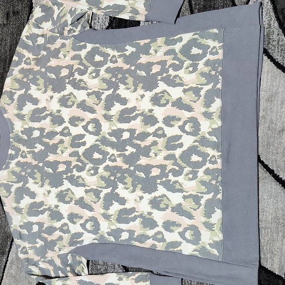 BKE LEOPARD PRINT SIDE VENTS OVERSIZED GRAY RIBBED TRIM SWEATSHIRT XL - Picture 9 of 12